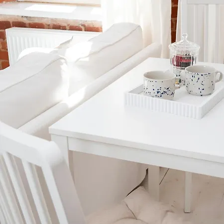 Park Zrodliska White & Brick By Bookinghost *