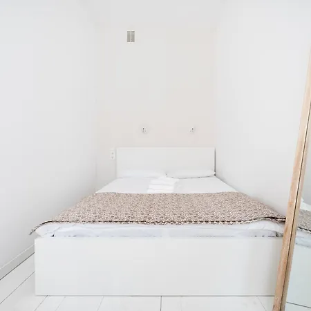Apartment Park Zrodliska White & Brick By Bookinghost *