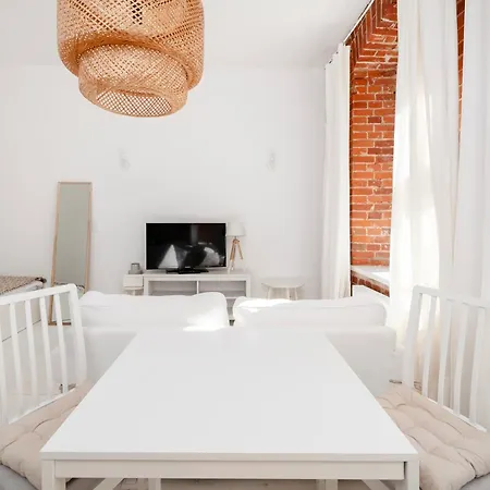 Park Zrodliska White & Brick By Bookinghost *