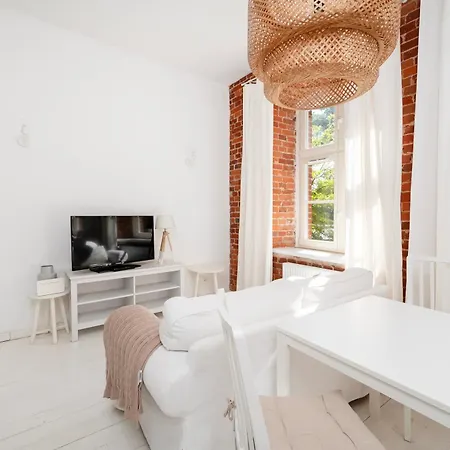 Park Zrodliska White & Brick By Bookinghost