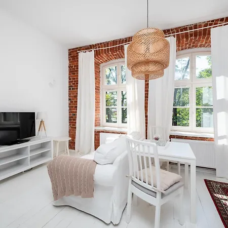 Apartment Park Zrodliska White & Brick By Bookinghost *