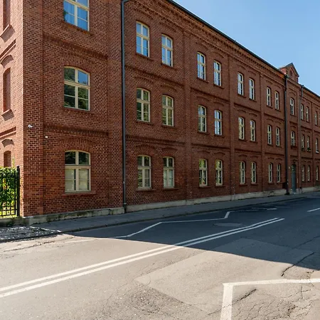 Park Zrodliska White & Brick By Bookinghost *